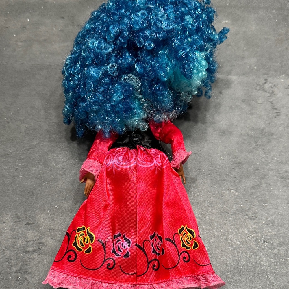 L.O.L. Surprise! O.M.G. Doll - Picture 4 of 4